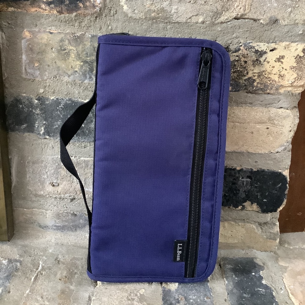 LL Bean travel document case, navy blue, excellent like new condition